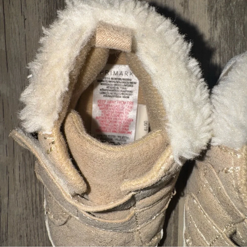 ☀️6/$20☀️ Primark Tan Baby Shoes with Faux Fur